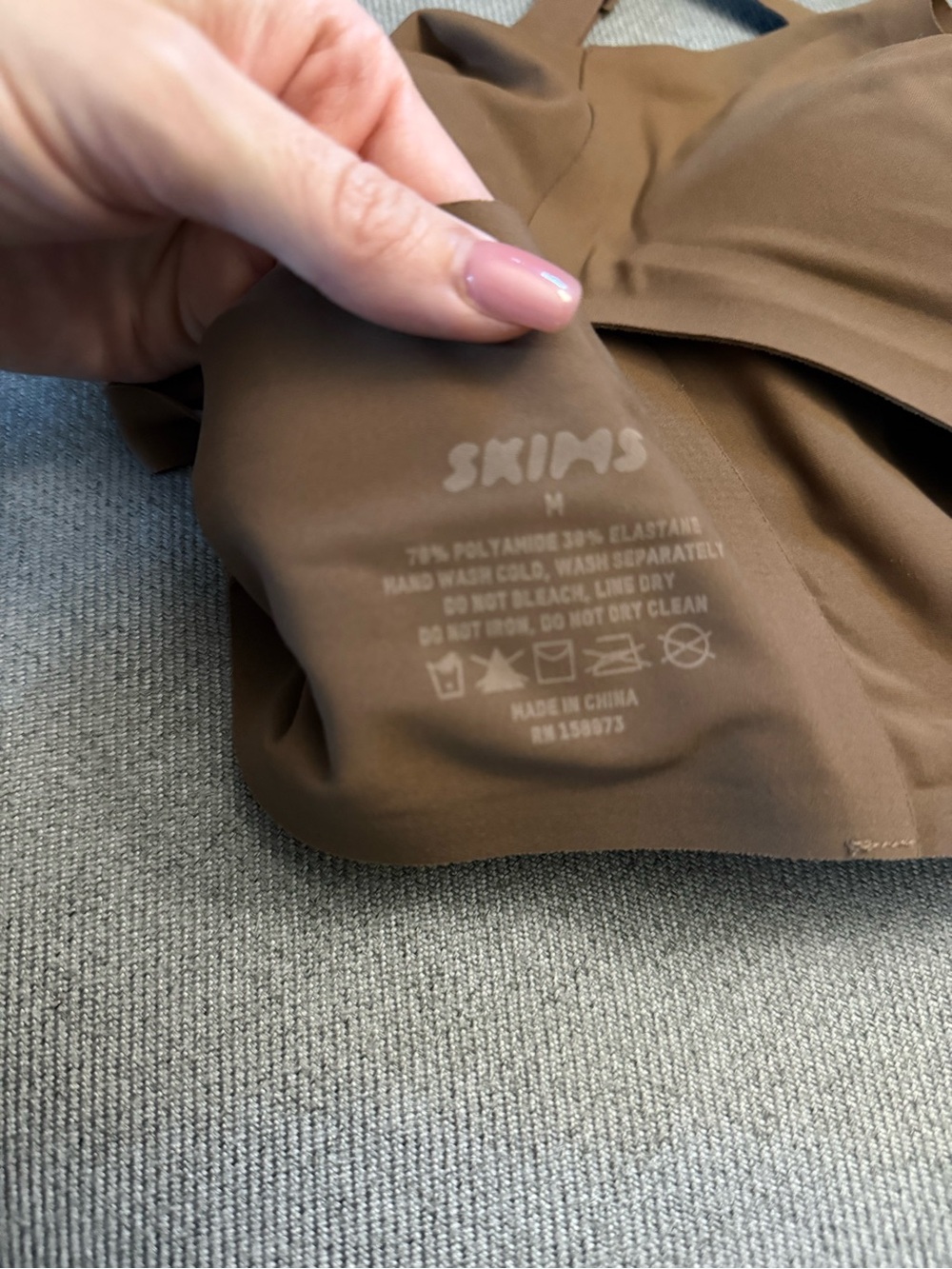 SKIMS Brown Seamless Wireless Bra - Picture 2 of 4